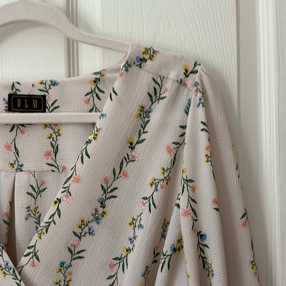 SOLD 💚 OLM Light Pink Floral Wrap Flattering Peplum Top L - Picture 8 of 11